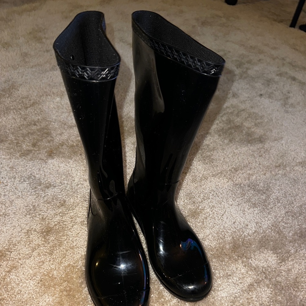Ugg rain boots Size 9